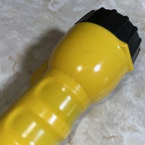 Vintage Working Rayovac‎ Industrial Heavy Duty Plastic Flashlight Yellow/Black